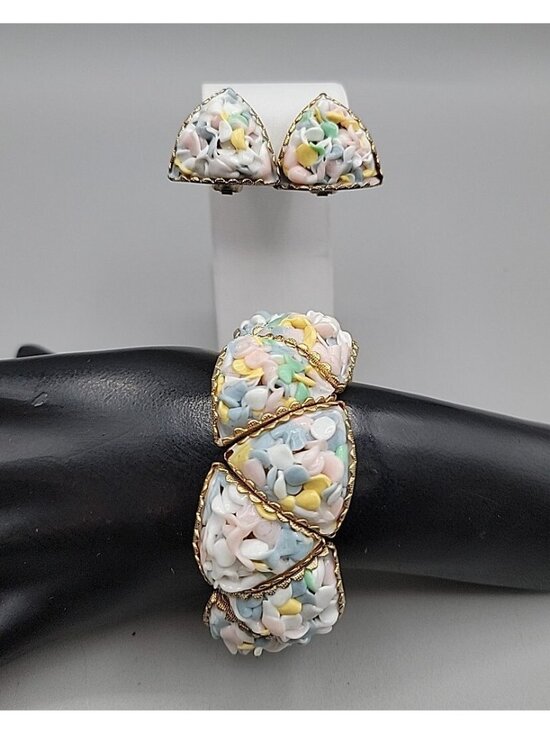 Unbranded Jewelry - Vtg Pastel Mosaic Demi-Parure Set Triangle Clip-On Earrings Segmented Bracelet